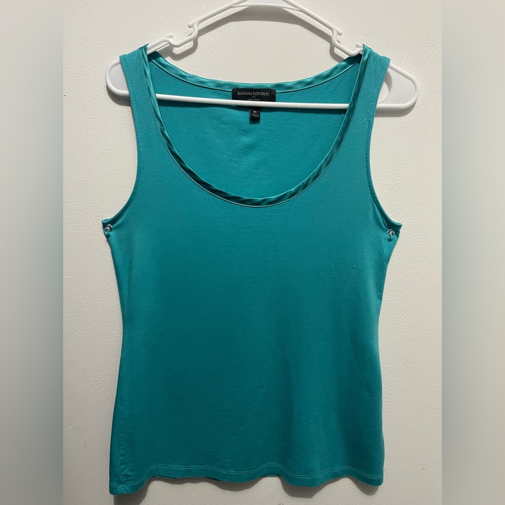 BANANA REPUBLIC LUXE-TOUCH TANK Size M